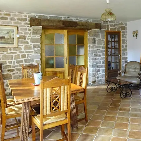 Semi-detached House, Tatil Evi
